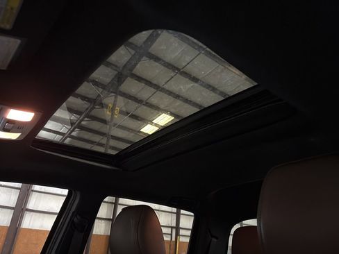 Used 2016 Toyota Tacoma Limited w/ Towing Package image 20