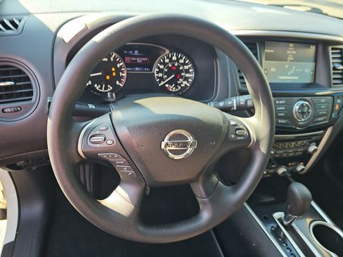 Used 2020 Nissan Pathfinder S AWD/4WD image 15
