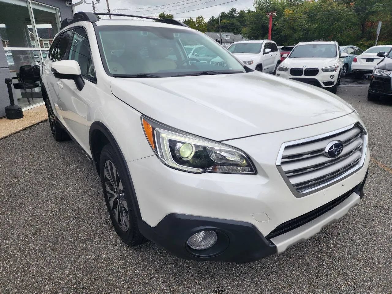 Used 2017 Subaru Outback 3.6R Limited AWD/4WD image 3
