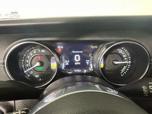 Used 2023 Jeep Wrangler Unlimited Sahara AWD/4WD image 16