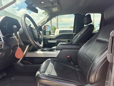 Used 2017 Ford F250 Lariat w/ Lariat Value Package AWD/4WD image 2