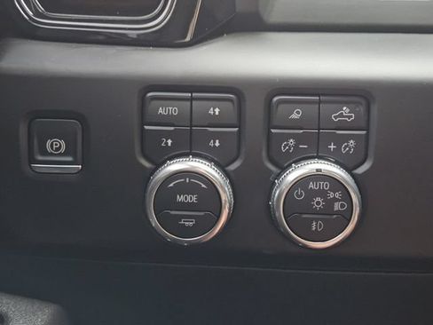 Used 2025 GMC Sierra 2500 AT4 AWD/4WD image 22