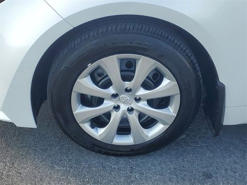 Used 2025 Toyota Corolla LE image 4