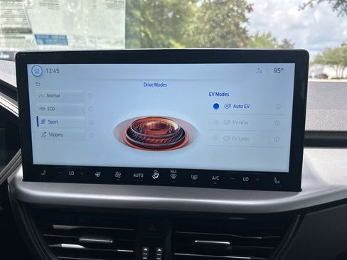 New 2025 Ford Escape SE image 26