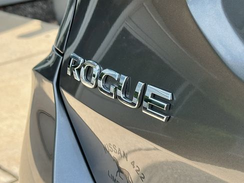 Used 2018 Nissan Rogue S AWD/4WD image 9