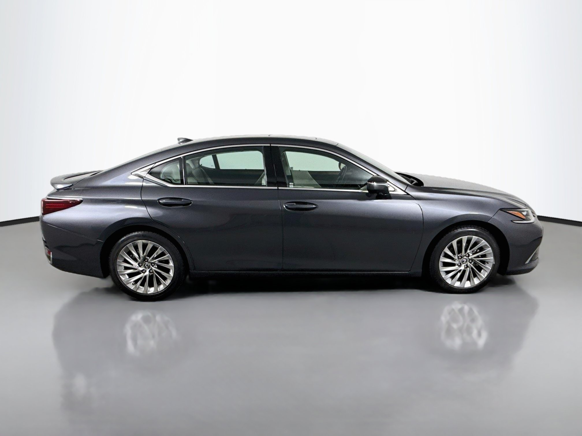 Used 2023 Lexus ES 300h Ultra Luxury FWD image 8