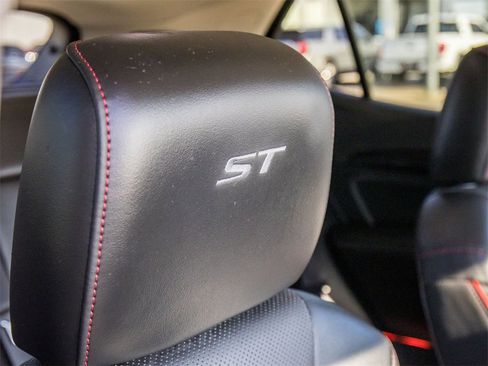 Used 2023 Buick Envision Essence w/ Sport Touring Package image 18