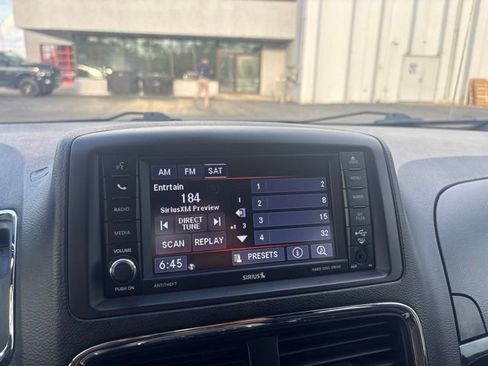 Used 2019 Dodge Grand Caravan SXT FWD image 16