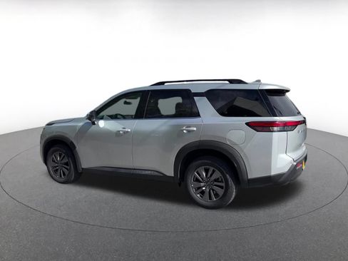 Used 2025 Nissan Pathfinder SV AWD/4WD image 10