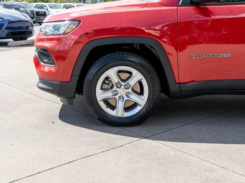 Used 2023 Jeep Compass Latitude w/ Sun and Sound Group AWD/4WD image 26