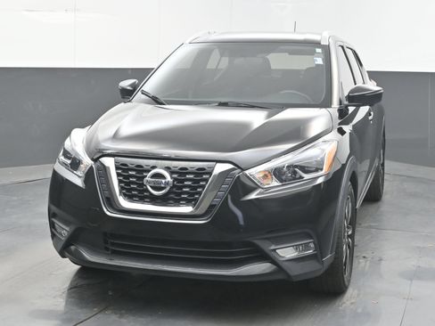 Used 2018 Nissan Kicks SR FWD image 3