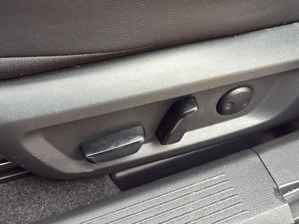 Used 2024 Nissan Rogue SL w/ SL Premium Package FWD image 19