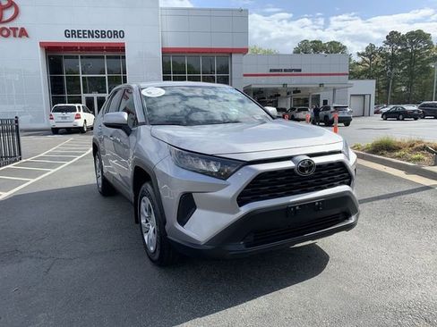Used 2022 Toyota RAV4 LE image 2