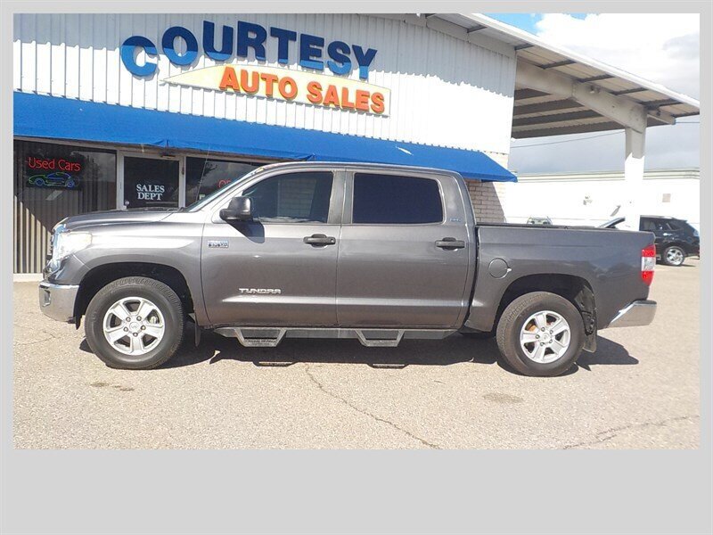 Used 2017 Toyota Tundra SR5 AWD/4WD image 3
