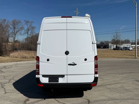 Used 2011 Mercedes-Benz Sprinter 2500 w/ Premium Pkg image 9