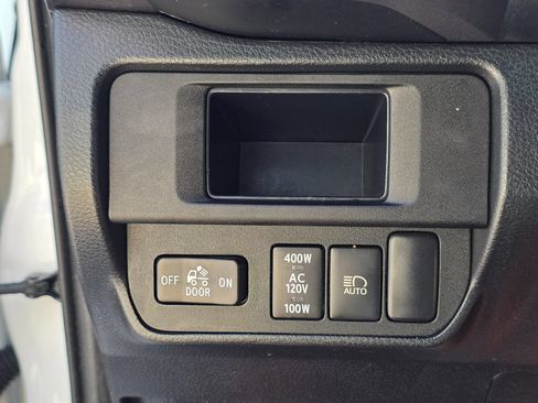 Used 2018 Toyota Tacoma TRD Off-Road w/ Technology Package AWD/4WD image 47