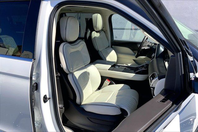 Used 2023 Lincoln Navigator L Black Label AWD/4WD image 6
