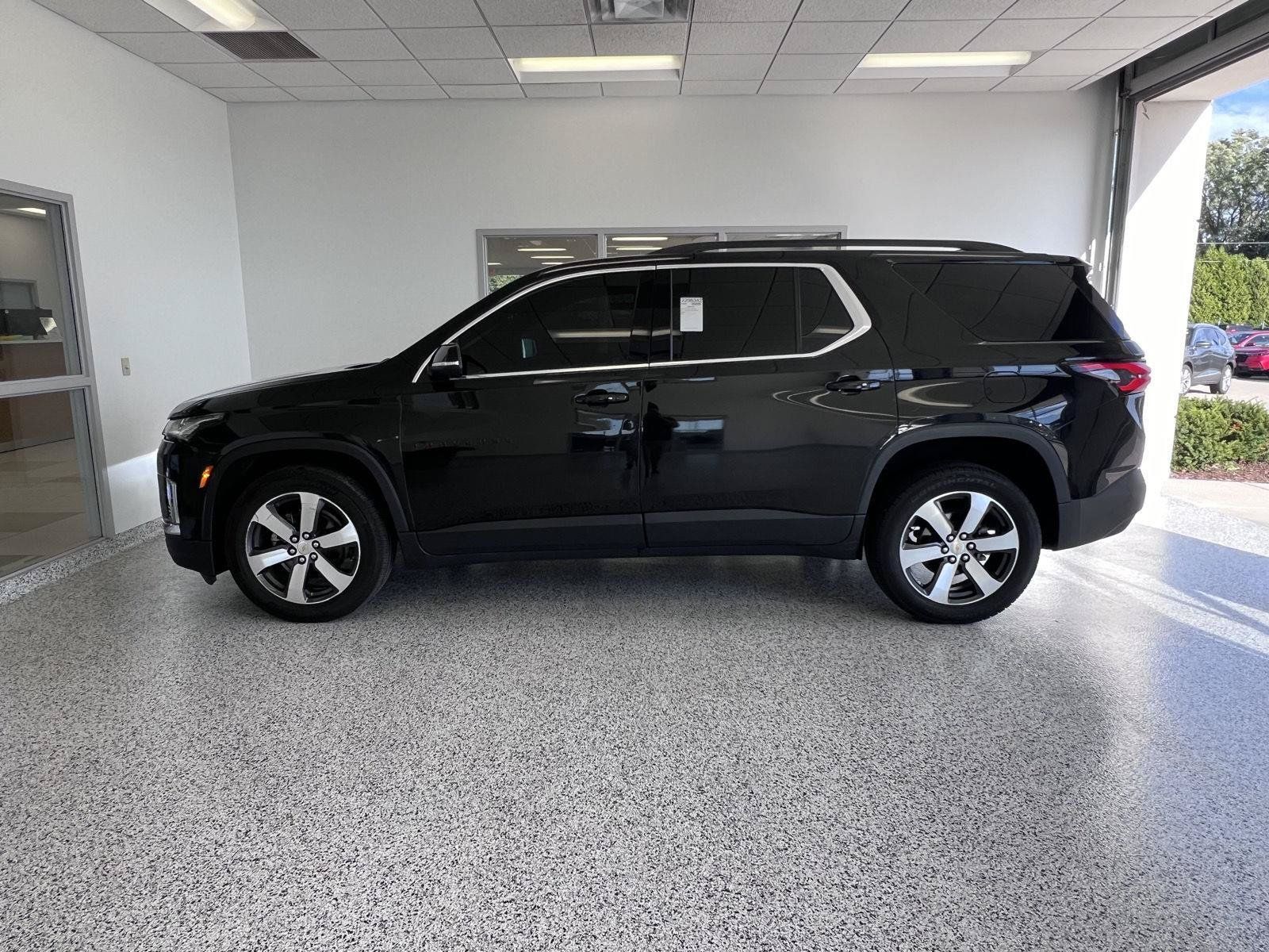 Used 2023 Chevrolet Traverse LT w/ LT Premium Package AWD/4WD image 13