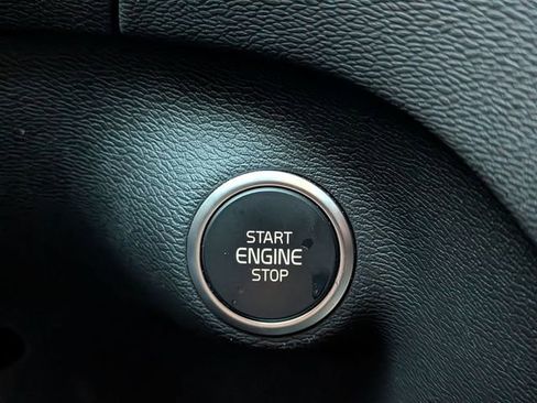 Used 2025 Volvo XC40 B5 Plus w/ Protection Package Premier image 19