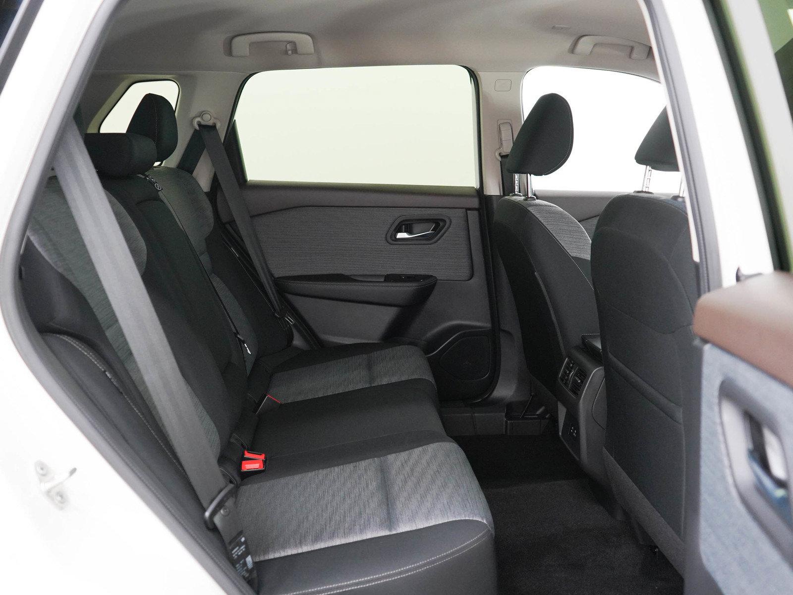 Used 2023 Nissan Rogue SV AWD/4WD image 13
