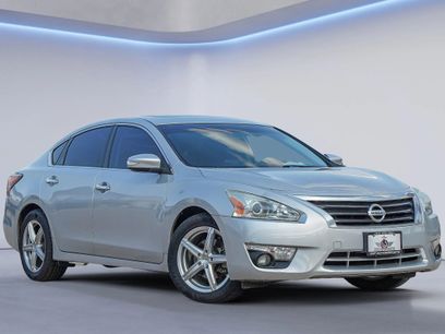 Used 2014 Nissan Altima 2.5 SV w/ Convenience Package