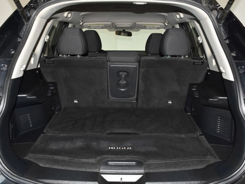 Used 2018 Nissan Rogue SV AWD/4WD image 28
