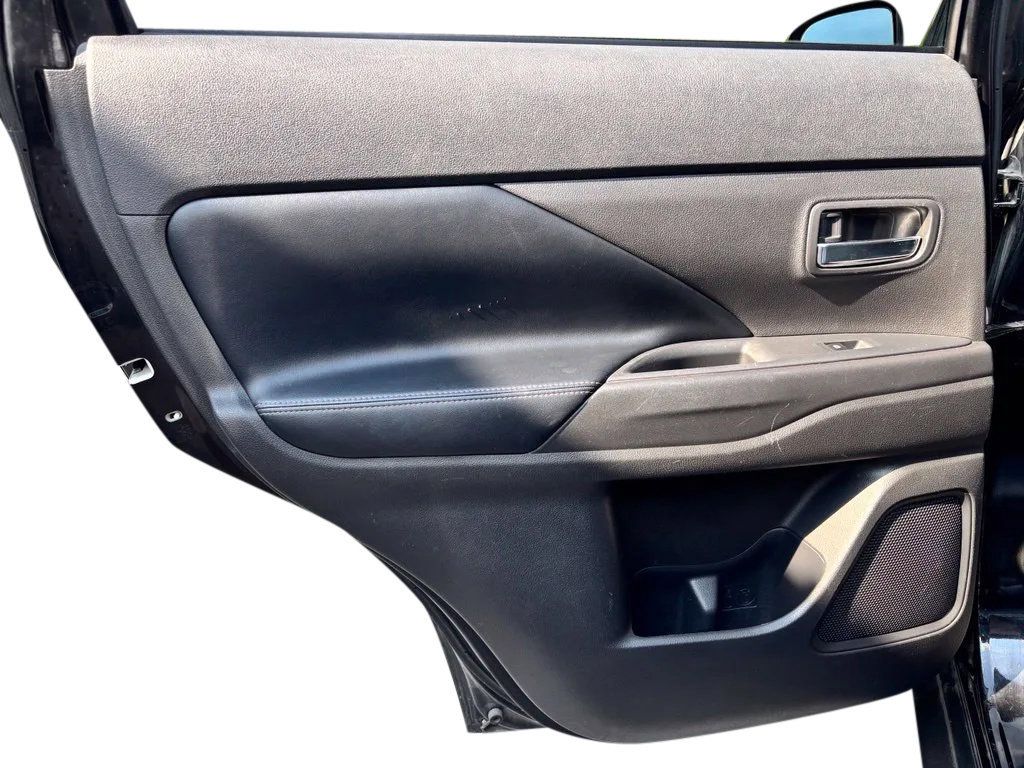 Used 2019 Mitsubishi Outlander FWD image 19
