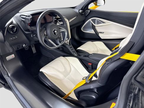 Used 2024 McLaren 750S Spider image 12