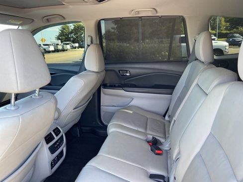 Used 2018 Honda Pilot Touring image 17