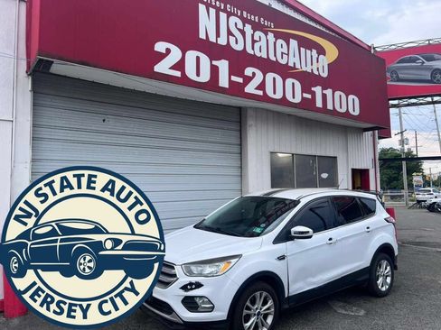 Used 2017 Ford Escape SE AWD/4WD image 1