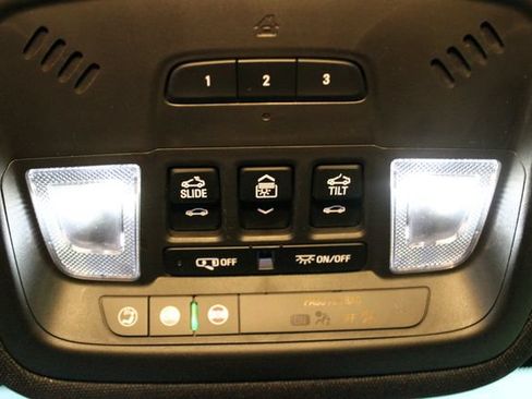 Used 2023 Chevrolet Traverse RS AWD/4WD image 29
