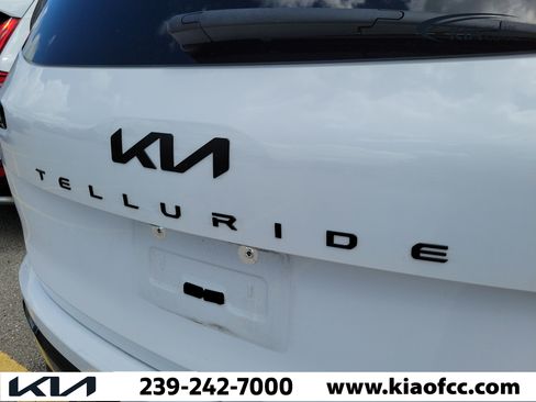 Used 2025 Kia Telluride AWD image 9