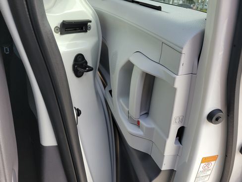 Used 2022 Toyota Sienna XSE FWD image 16