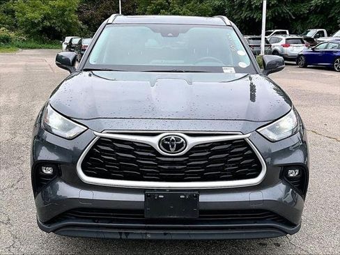 Certified 2025 Toyota Highlander XLE AWD/4WD image 2