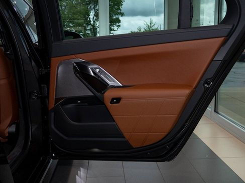 Used 2025 BMW i7 eDrive50 w/ Premium Package image 36