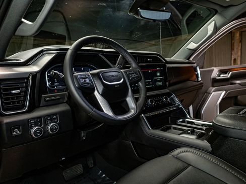 Used 2025 GMC Sierra 3500 Denali w/ Denali Reserve Package image 17