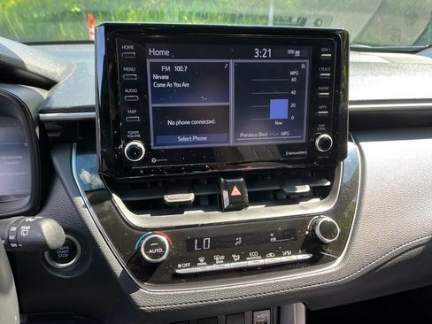 Used 2022 Toyota Corolla Cross LE AWD/4WD image 31