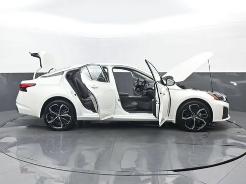 Used 2025 Nissan Altima 2.5 SR AWD/4WD image 31
