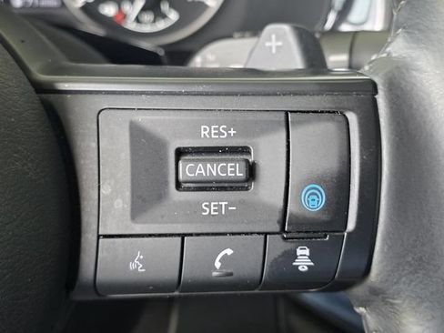 Used 2024 Nissan Pathfinder SV FWD image 29