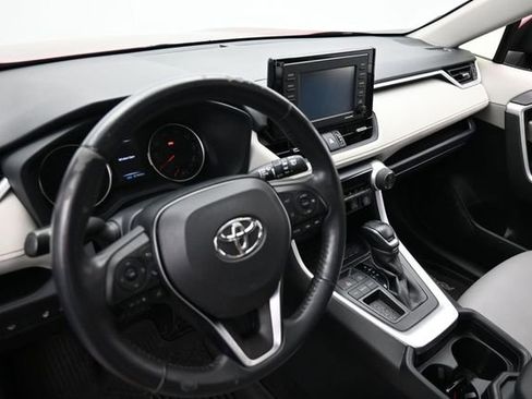 Used 2020 Toyota RAV4 XLE Premium FWD image 23