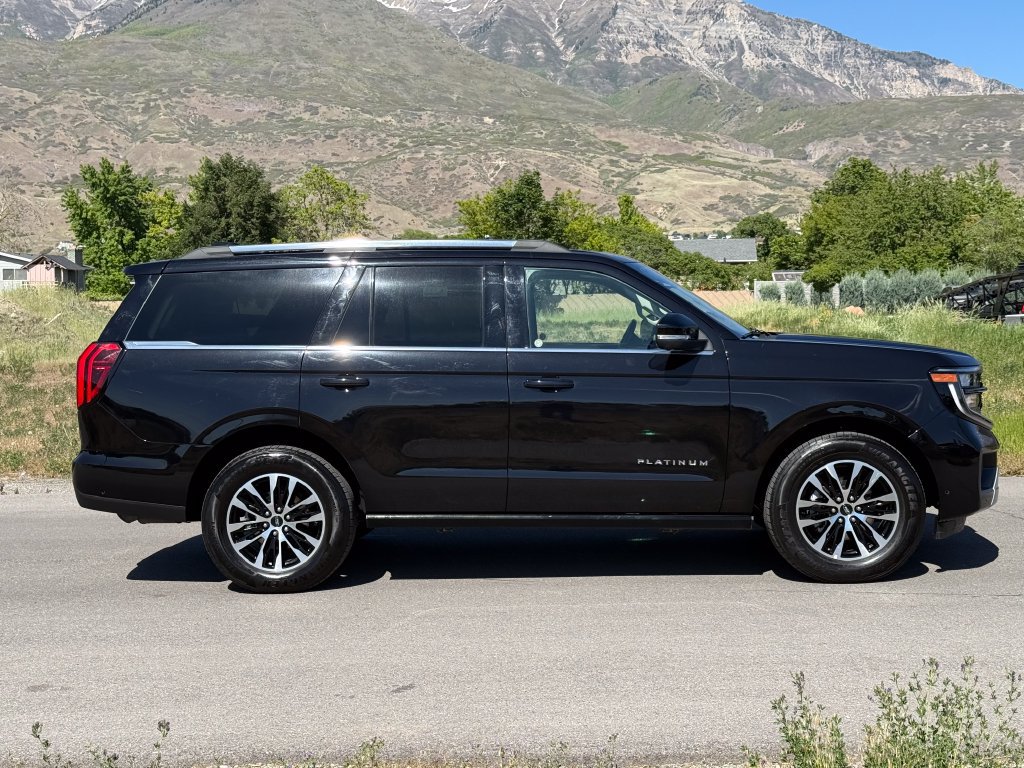Used 2025 Ford Expedition Platinum AWD/4WD image 8