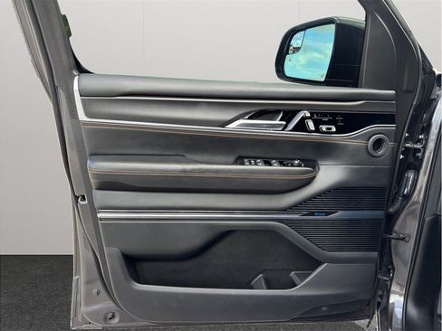 Used 2024 Jeep Grand Wagoneer L Series III w/ Rear Seat Video Group 1 AWD/4WD image 24