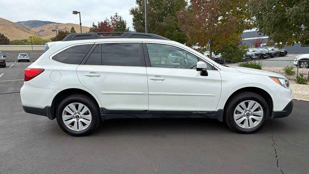 Used 2016 Subaru Outback 2.5i Premium w/ Popular Package #2 AWD/4WD image 2