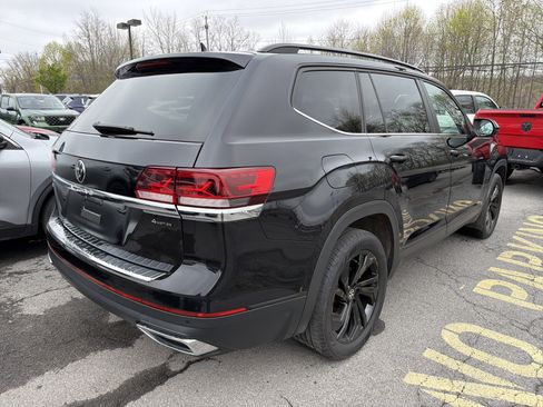 Used 2023 Volkswagen Atlas SE w/ Black Wheel Package image 7