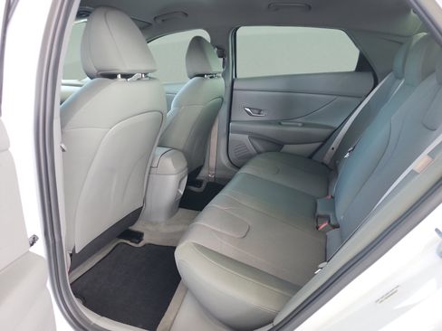 Used 2025 Hyundai Elantra SE FWD image 17