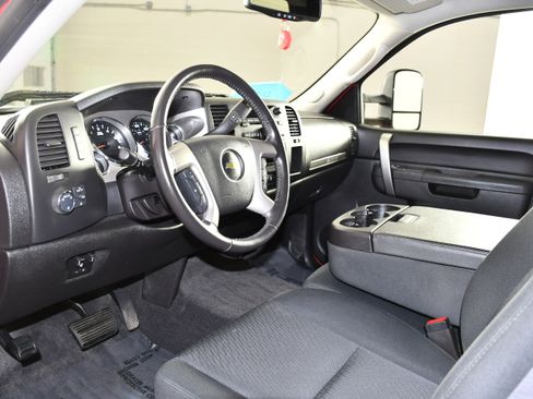 Used 2013 Chevrolet Silverado 2500 LT w/ Interior Plus Package AWD/4WD image 2