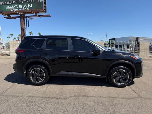 Used 2024 Nissan Rogue SV FWD image 7