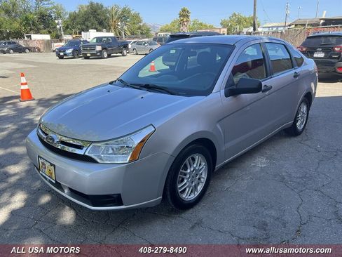 Used 2010 Ford Focus SE FWD image 5
