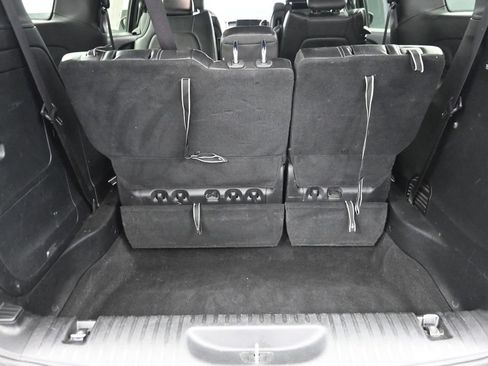 Used 2022 Chrysler Pacifica Touring-L w/ Uconnect Theater Family Group FWD image 12