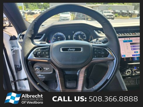 Used 2023 Jeep Grand Cherokee L Summit w/ Luxury Tech Group V AWD/4WD image 31